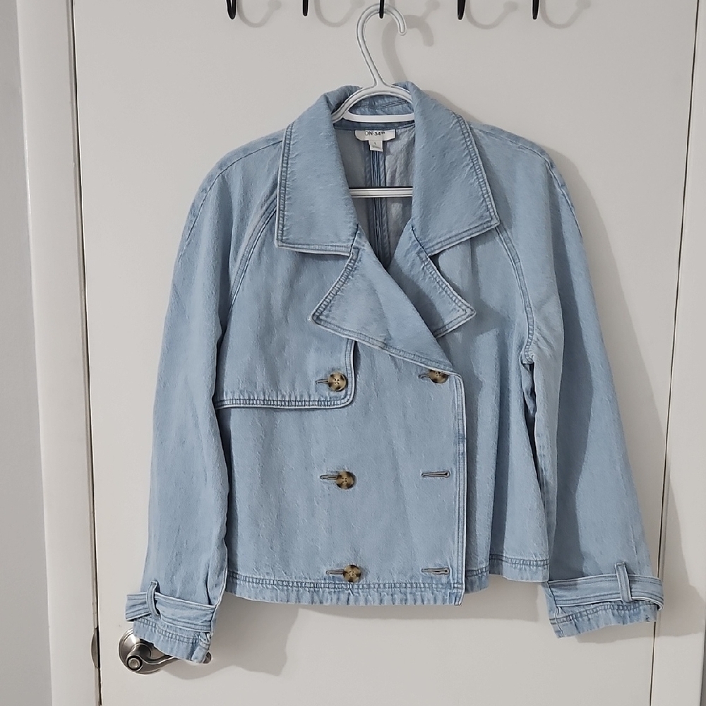 Light Blue Denim Jean Jacket - Casual Double-Breasted Style